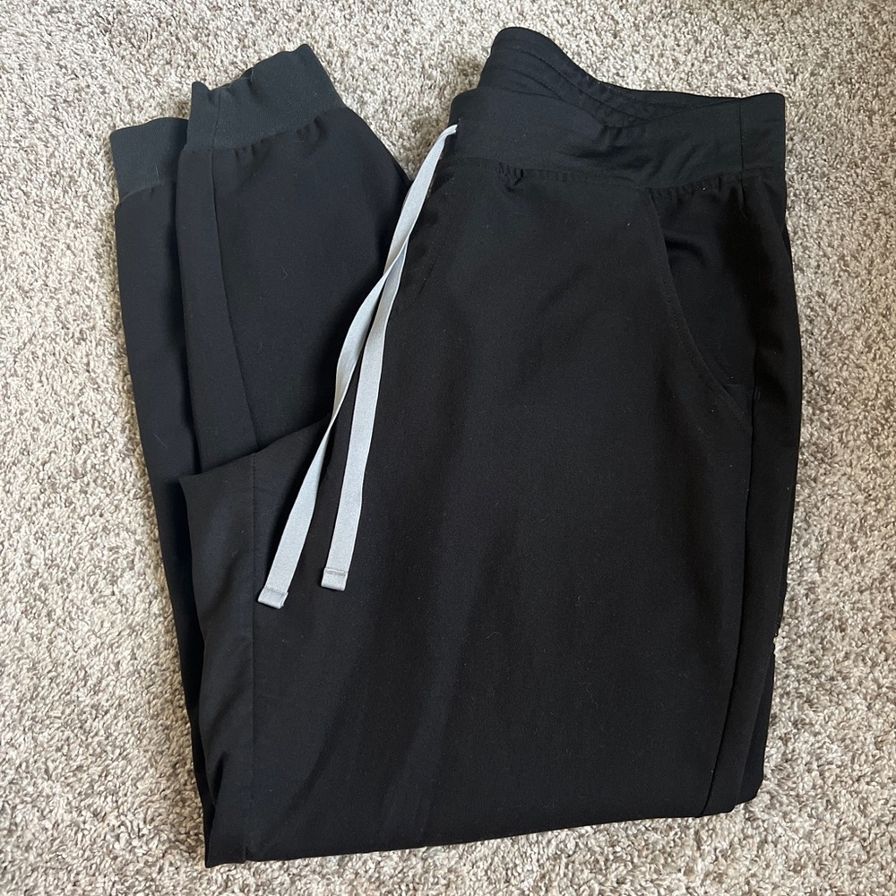Large black figs Zamora joggers